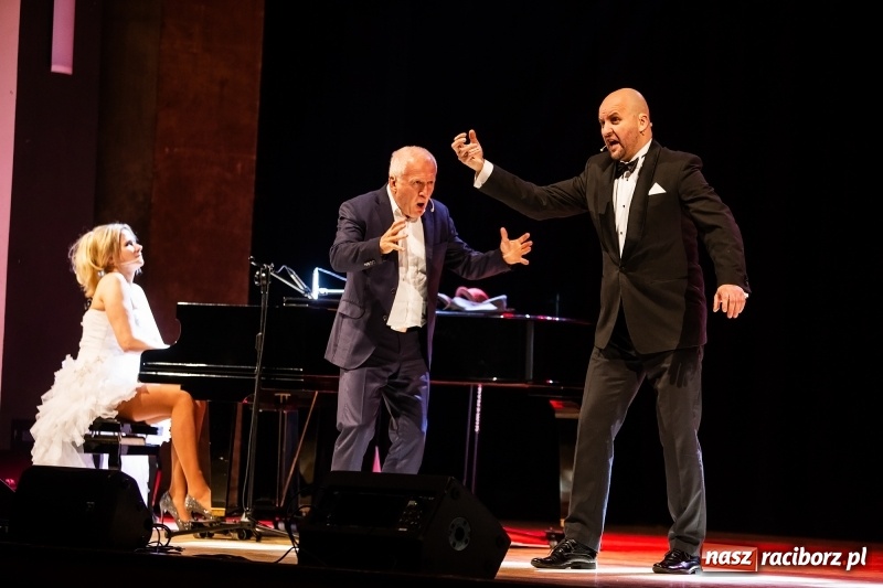 Zdjęcie w galerii na portalu naszraciborz.pl: Waldemar Malicki - Klasyka po bandzie w Raciborskim Centrum Kultury wiadomości z regionu