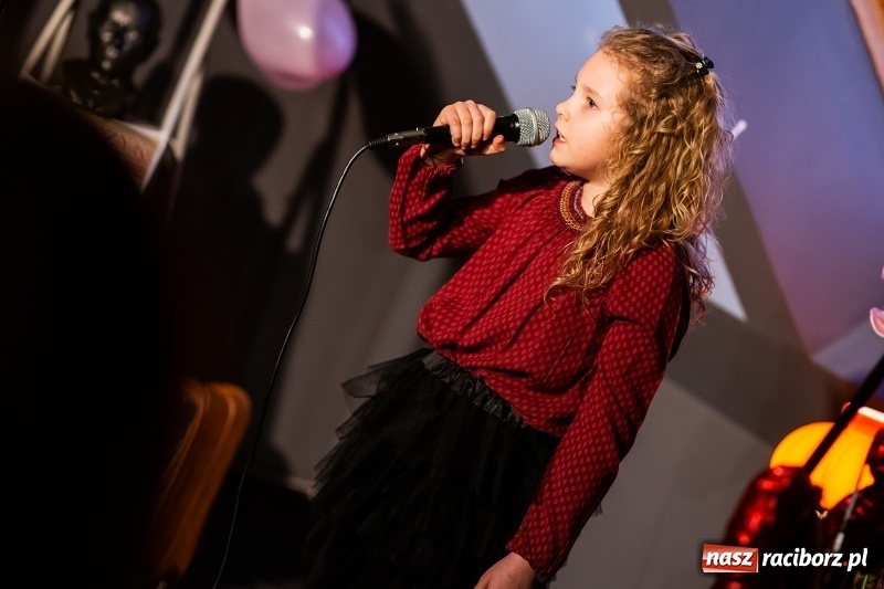 Zdjęcie w galerii na portalu naszraciborz.pl: Koncert Walentynkowy w Studiu ARS w Pietraszynie wiadomości z regionu