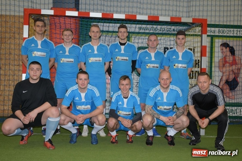 Zdjęcie w galerii na portalu naszraciborz.pl: LKS Tworków z Pucharem Wójta w Halowym Turnieju Piłki Nożnej  wiadomości z regionu