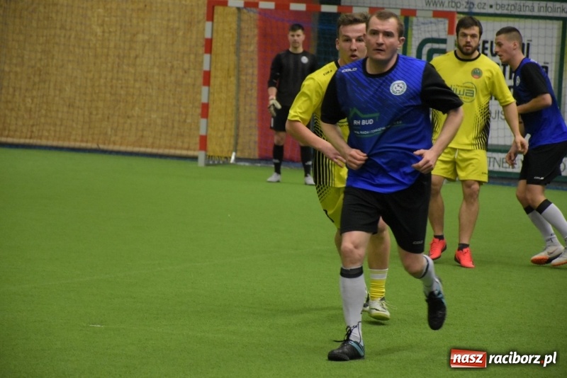 Zdjęcie w galerii na portalu naszraciborz.pl: LKS Tworków z Pucharem Wójta w Halowym Turnieju Piłki Nożnej  wiadomości z regionu