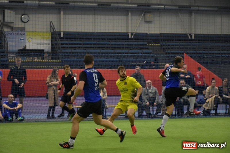 Zdjęcie w galerii na portalu naszraciborz.pl: LKS Tworków z Pucharem Wójta w Halowym Turnieju Piłki Nożnej  wiadomości z regionu
