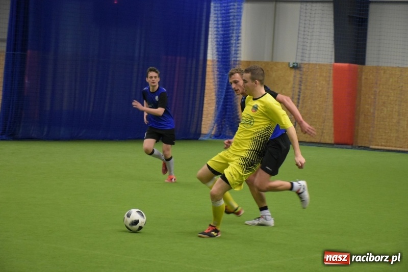 Zdjęcie w galerii na portalu naszraciborz.pl: LKS Tworków z Pucharem Wójta w Halowym Turnieju Piłki Nożnej  wiadomości z regionu
