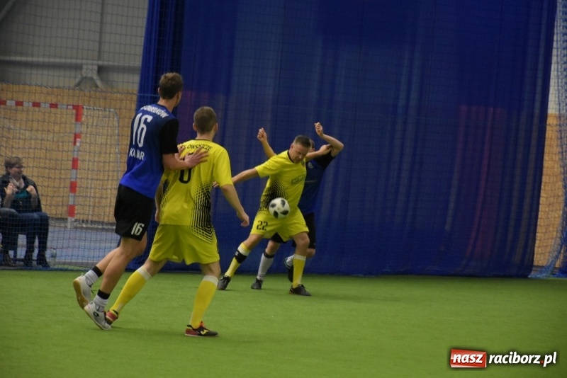 Zdjęcie w galerii na portalu naszraciborz.pl: LKS Tworków z Pucharem Wójta w Halowym Turnieju Piłki Nożnej  wiadomości z regionu