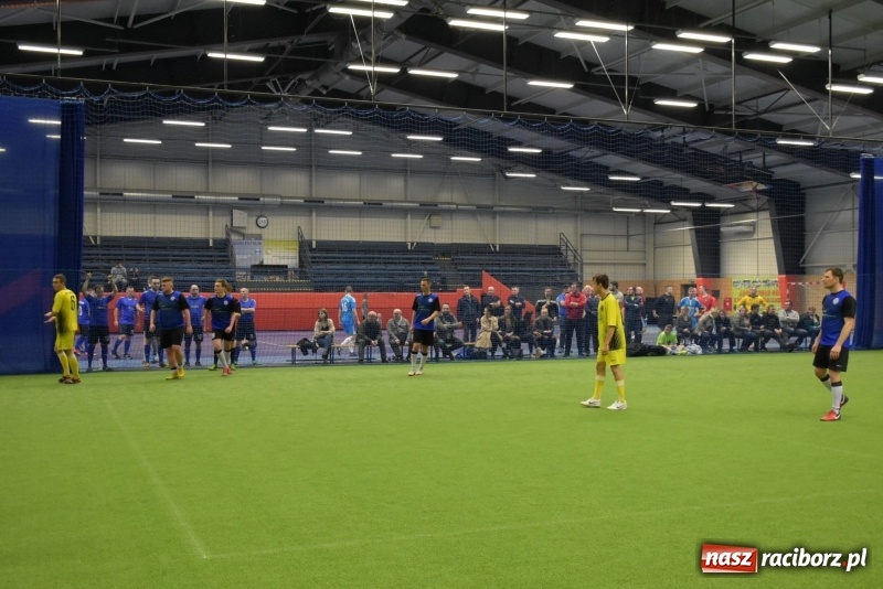 Zdjęcie w galerii na portalu naszraciborz.pl: LKS Tworków z Pucharem Wójta w Halowym Turnieju Piłki Nożnej  wiadomości z regionu