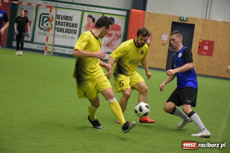 Zdjęcie w galerii na portalu naszraciborz.pl: LKS Tworków z Pucharem Wójta w Halowym Turnieju Piłki Nożnej  wiadomości z regionu