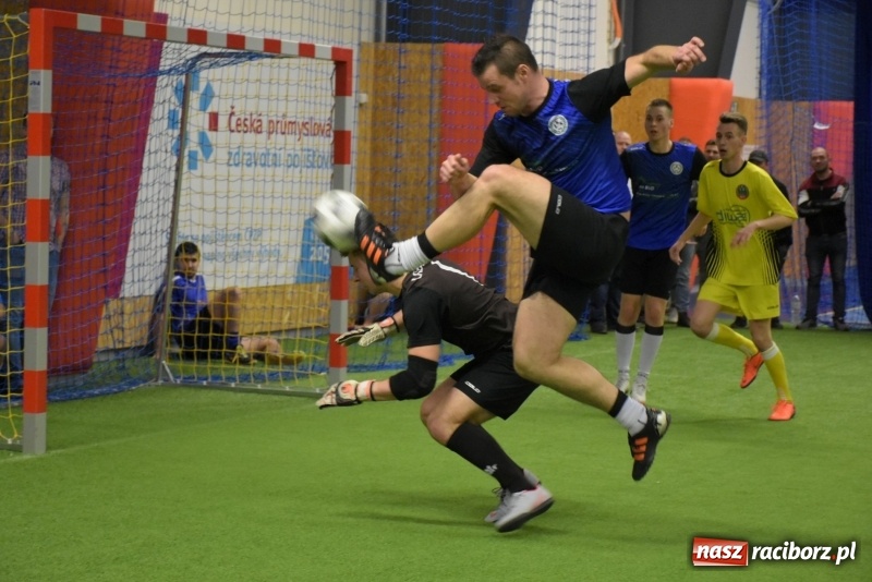 Zdjęcie w galerii na portalu naszraciborz.pl: LKS Tworków z Pucharem Wójta w Halowym Turnieju Piłki Nożnej  wiadomości z regionu