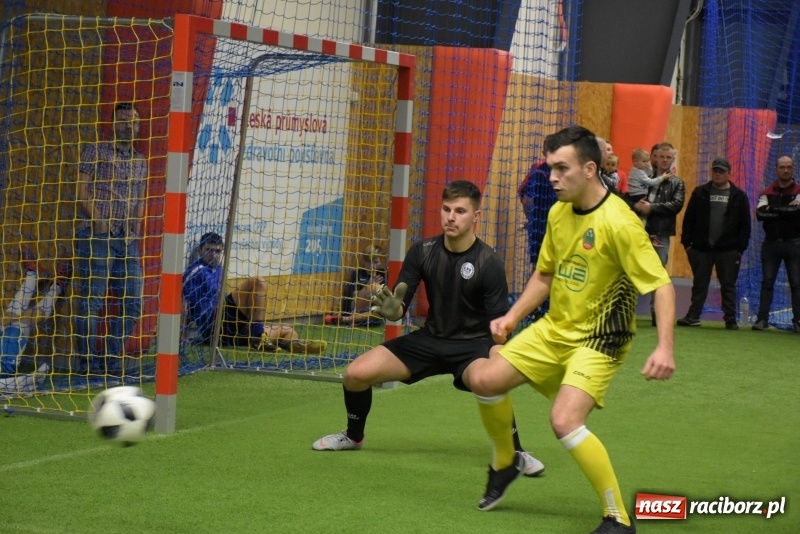 Zdjęcie w galerii na portalu naszraciborz.pl: LKS Tworków z Pucharem Wójta w Halowym Turnieju Piłki Nożnej  wiadomości z regionu