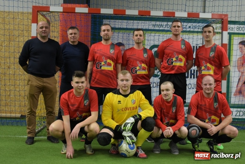 Zdjęcie w galerii na portalu naszraciborz.pl: LKS Tworków z Pucharem Wójta w Halowym Turnieju Piłki Nożnej  wiadomości z regionu