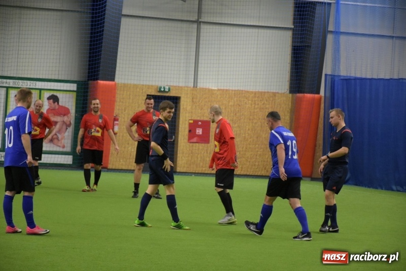 Zdjęcie w galerii na portalu naszraciborz.pl: LKS Tworków z Pucharem Wójta w Halowym Turnieju Piłki Nożnej  wiadomości z regionu