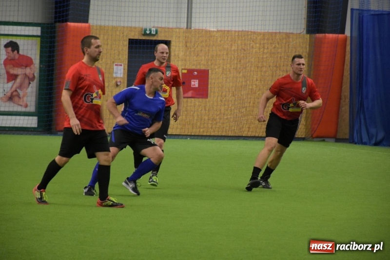 Zdjęcie w galerii na portalu naszraciborz.pl: LKS Tworków z Pucharem Wójta w Halowym Turnieju Piłki Nożnej  wiadomości z regionu