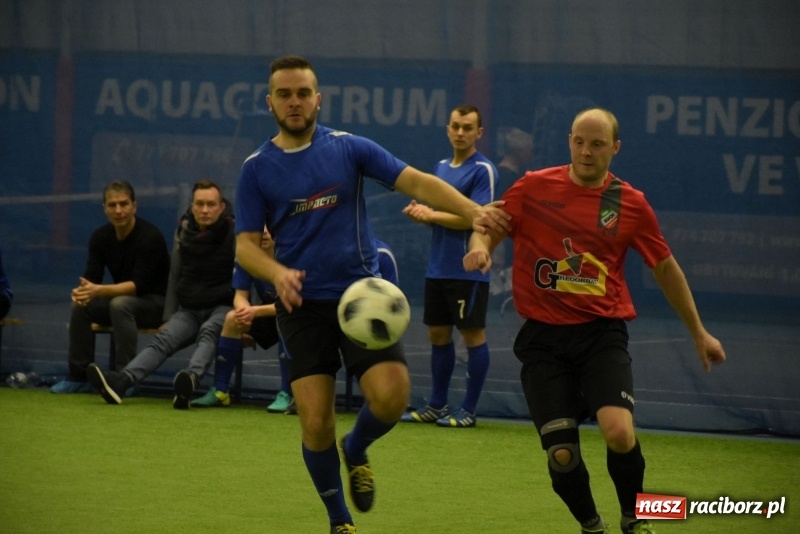 Zdjęcie w galerii na portalu naszraciborz.pl: LKS Tworków z Pucharem Wójta w Halowym Turnieju Piłki Nożnej  wiadomości z regionu
