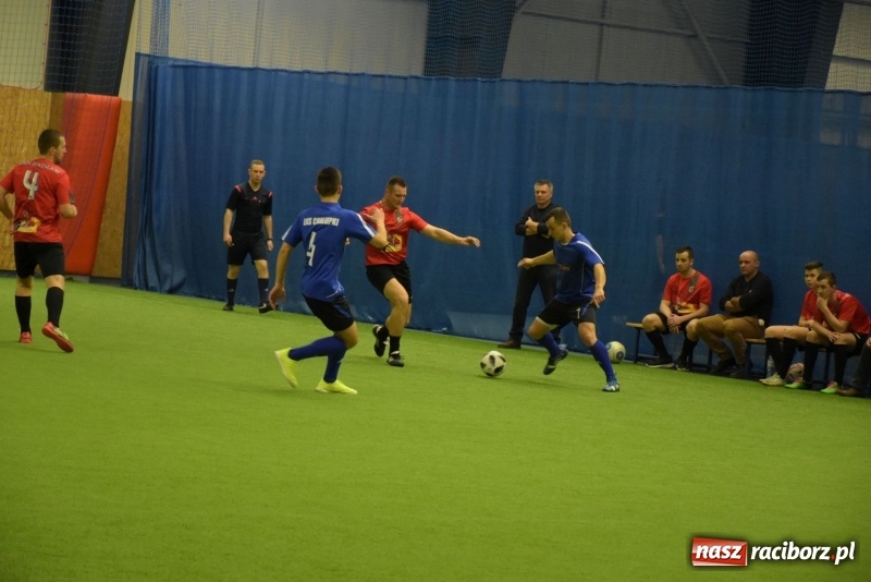 Zdjęcie w galerii na portalu naszraciborz.pl: LKS Tworków z Pucharem Wójta w Halowym Turnieju Piłki Nożnej  wiadomości z regionu