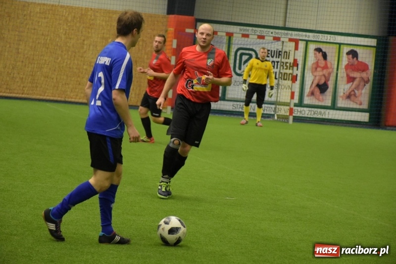 Zdjęcie w galerii na portalu naszraciborz.pl: LKS Tworków z Pucharem Wójta w Halowym Turnieju Piłki Nożnej  wiadomości z regionu