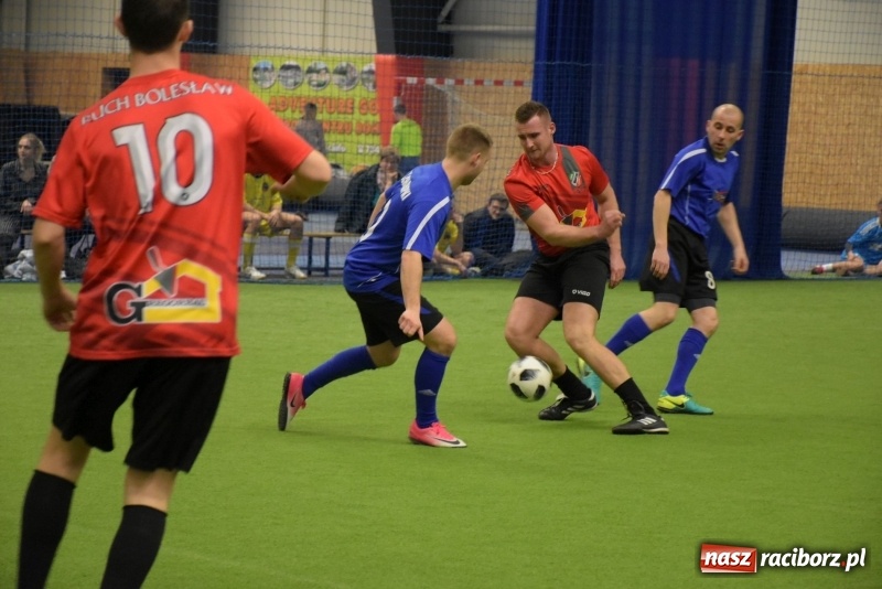 Zdjęcie w galerii na portalu naszraciborz.pl: LKS Tworków z Pucharem Wójta w Halowym Turnieju Piłki Nożnej  wiadomości z regionu