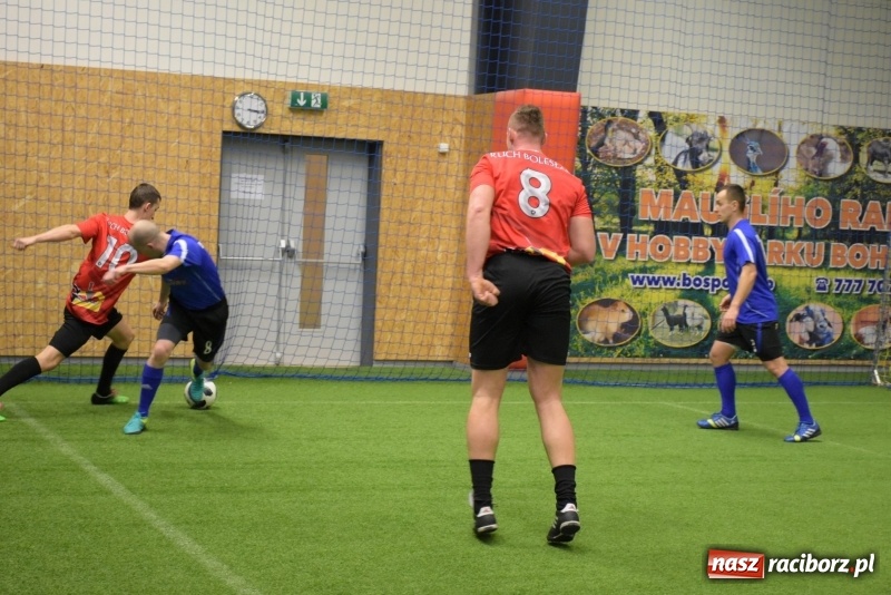 Zdjęcie w galerii na portalu naszraciborz.pl: LKS Tworków z Pucharem Wójta w Halowym Turnieju Piłki Nożnej  wiadomości z regionu