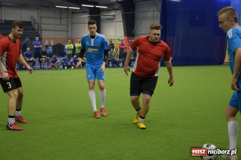 Zdjęcie w galerii na portalu naszraciborz.pl: LKS Tworków z Pucharem Wójta w Halowym Turnieju Piłki Nożnej  wiadomości z regionu