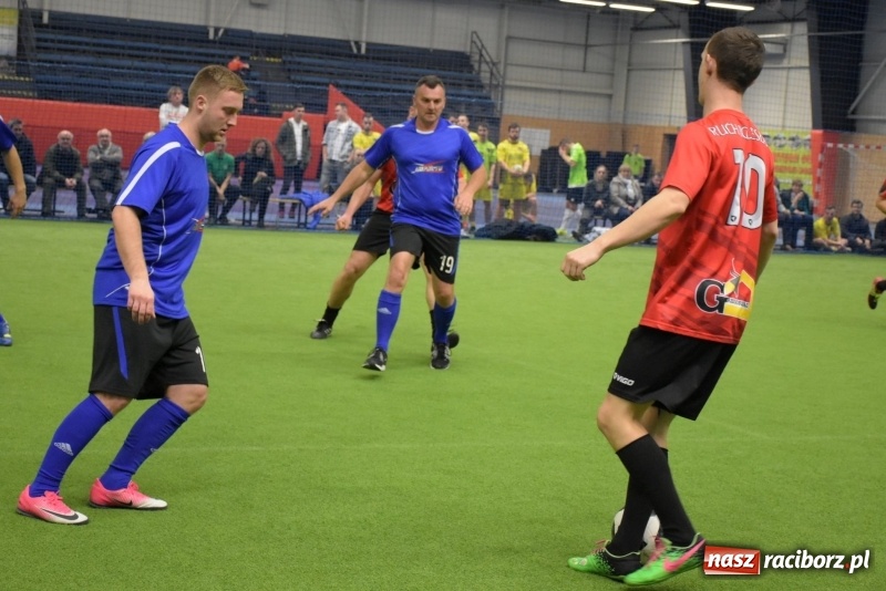 Zdjęcie w galerii na portalu naszraciborz.pl: LKS Tworków z Pucharem Wójta w Halowym Turnieju Piłki Nożnej  wiadomości z regionu