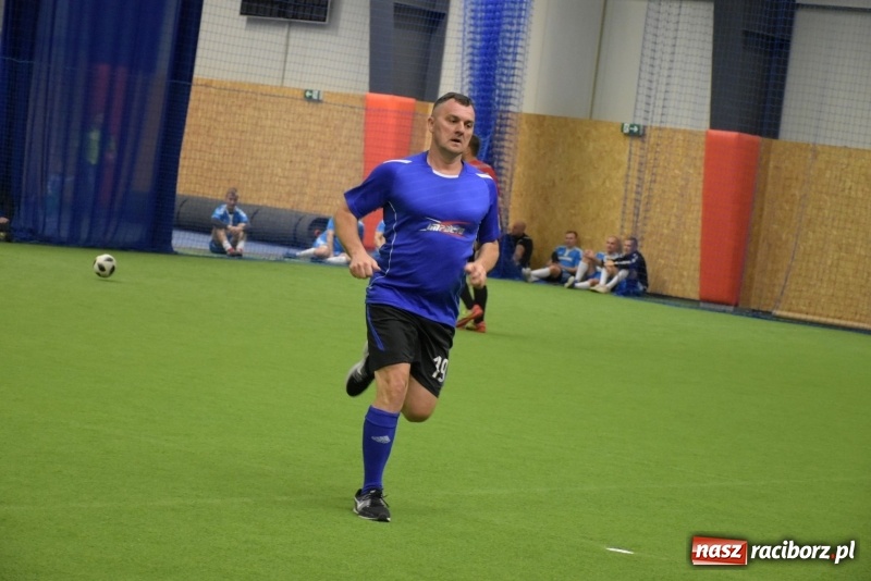 Zdjęcie w galerii na portalu naszraciborz.pl: LKS Tworków z Pucharem Wójta w Halowym Turnieju Piłki Nożnej  wiadomości z regionu