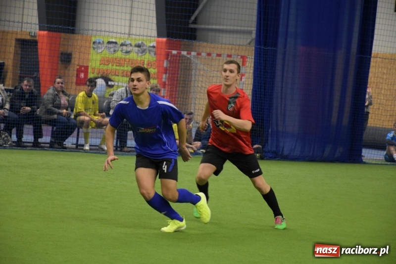 Zdjęcie w galerii na portalu naszraciborz.pl: LKS Tworków z Pucharem Wójta w Halowym Turnieju Piłki Nożnej  wiadomości z regionu