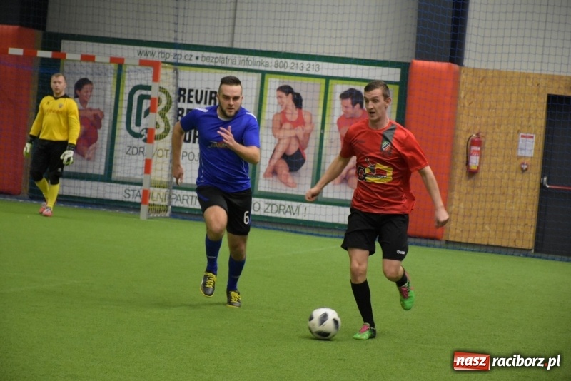 Zdjęcie w galerii na portalu naszraciborz.pl: LKS Tworków z Pucharem Wójta w Halowym Turnieju Piłki Nożnej  wiadomości z regionu