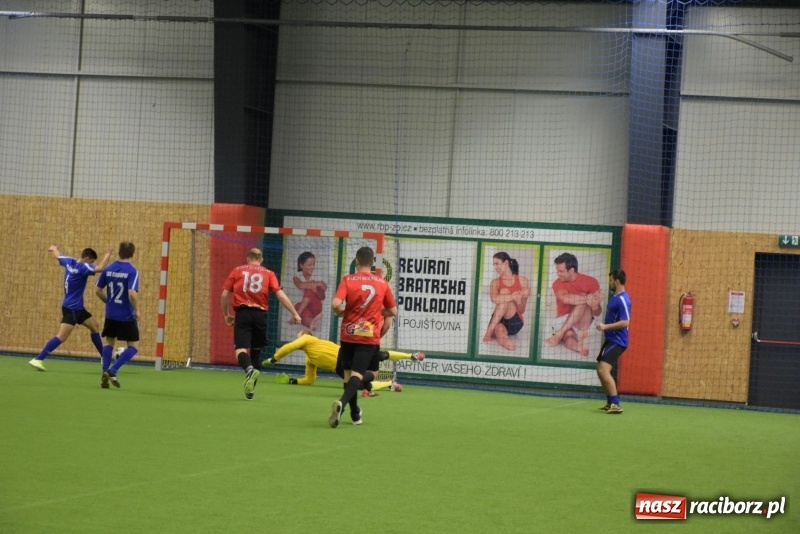 Zdjęcie w galerii na portalu naszraciborz.pl: LKS Tworków z Pucharem Wójta w Halowym Turnieju Piłki Nożnej  wiadomości z regionu