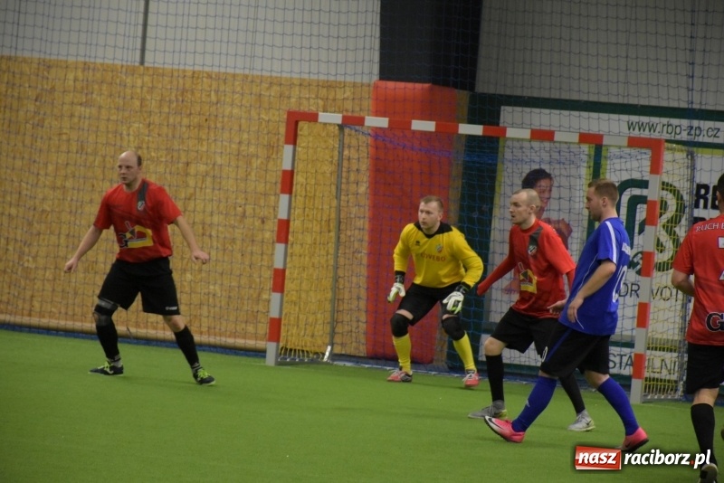 Zdjęcie w galerii na portalu naszraciborz.pl: LKS Tworków z Pucharem Wójta w Halowym Turnieju Piłki Nożnej  wiadomości z regionu