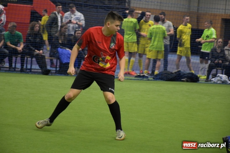 Zdjęcie w galerii na portalu naszraciborz.pl: LKS Tworków z Pucharem Wójta w Halowym Turnieju Piłki Nożnej  wiadomości z regionu