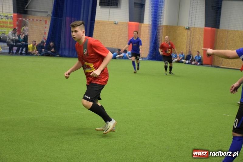 Zdjęcie w galerii na portalu naszraciborz.pl: LKS Tworków z Pucharem Wójta w Halowym Turnieju Piłki Nożnej  wiadomości z regionu