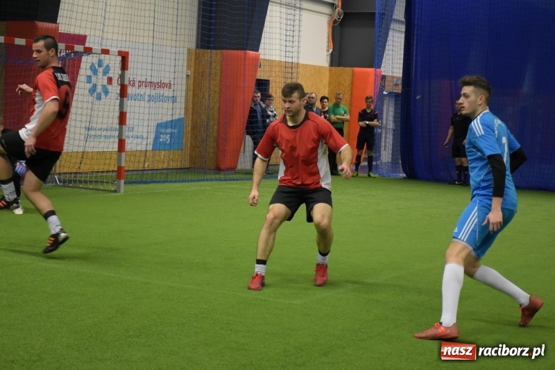 Zdjęcie w galerii na portalu naszraciborz.pl: LKS Tworków z Pucharem Wójta w Halowym Turnieju Piłki Nożnej  wiadomości z regionu