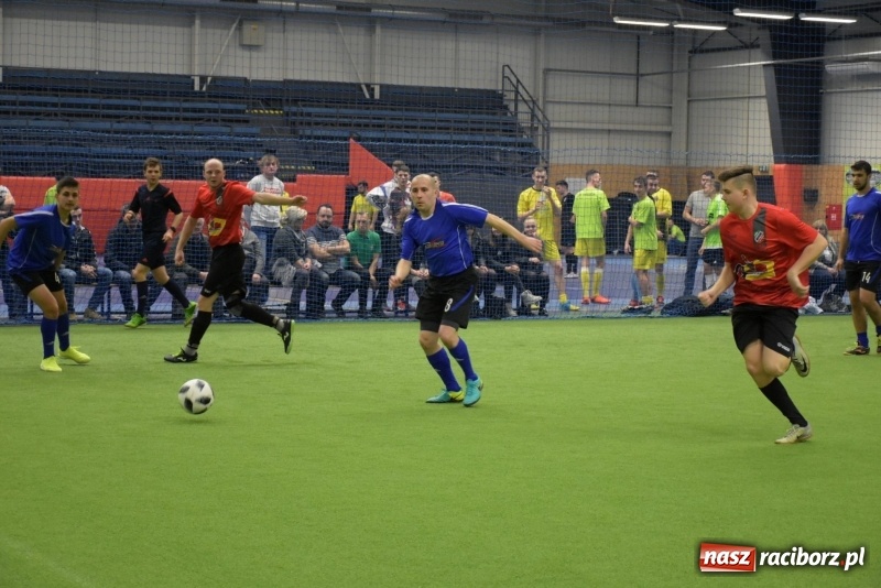 Zdjęcie w galerii na portalu naszraciborz.pl: LKS Tworków z Pucharem Wójta w Halowym Turnieju Piłki Nożnej  wiadomości z regionu