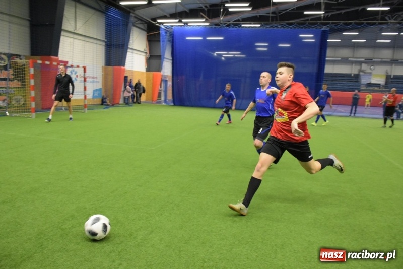 Zdjęcie w galerii na portalu naszraciborz.pl: LKS Tworków z Pucharem Wójta w Halowym Turnieju Piłki Nożnej  wiadomości z regionu