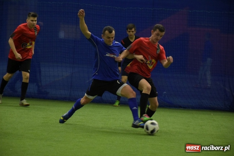 Zdjęcie w galerii na portalu naszraciborz.pl: LKS Tworków z Pucharem Wójta w Halowym Turnieju Piłki Nożnej  wiadomości z regionu
