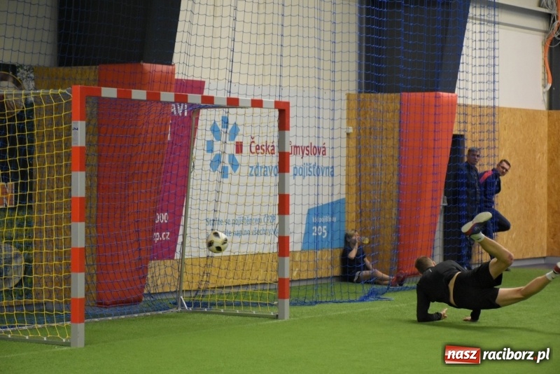 Zdjęcie w galerii na portalu naszraciborz.pl: LKS Tworków z Pucharem Wójta w Halowym Turnieju Piłki Nożnej  wiadomości z regionu