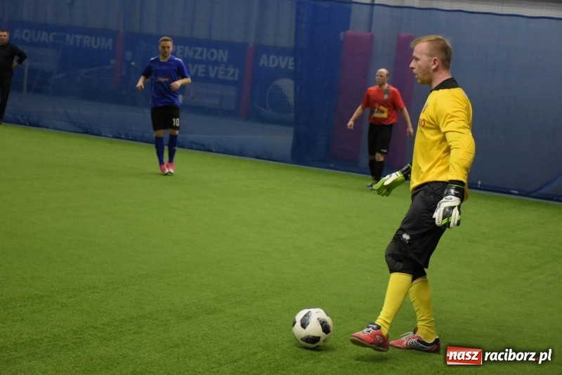 Zdjęcie w galerii na portalu naszraciborz.pl: LKS Tworków z Pucharem Wójta w Halowym Turnieju Piłki Nożnej  wiadomości z regionu