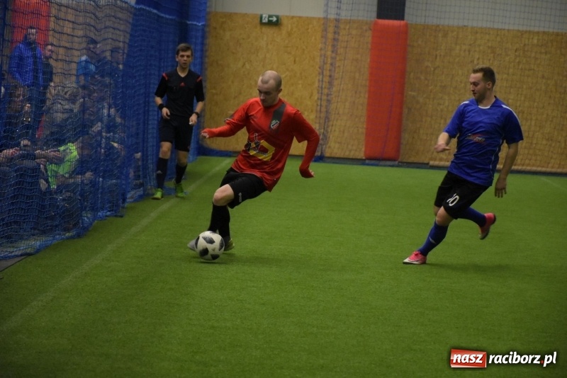 Zdjęcie w galerii na portalu naszraciborz.pl: LKS Tworków z Pucharem Wójta w Halowym Turnieju Piłki Nożnej  wiadomości z regionu