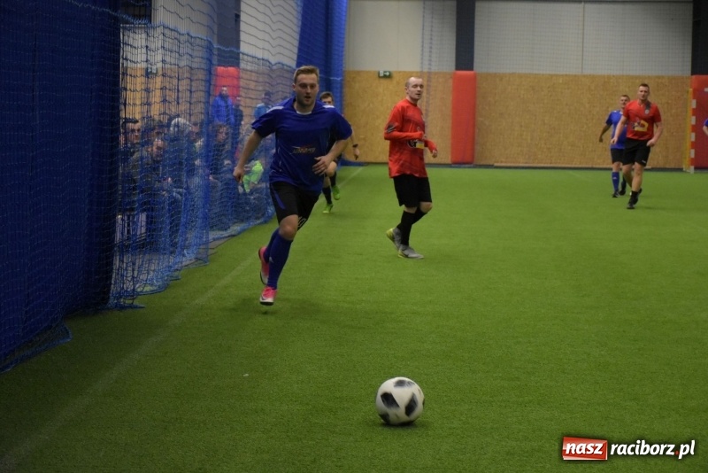 Zdjęcie w galerii na portalu naszraciborz.pl: LKS Tworków z Pucharem Wójta w Halowym Turnieju Piłki Nożnej  wiadomości z regionu