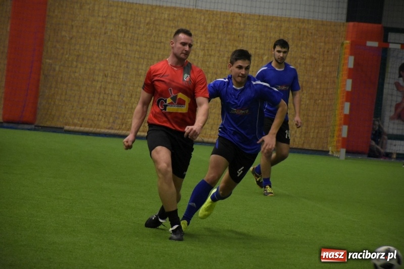 Zdjęcie w galerii na portalu naszraciborz.pl: LKS Tworków z Pucharem Wójta w Halowym Turnieju Piłki Nożnej  wiadomości z regionu