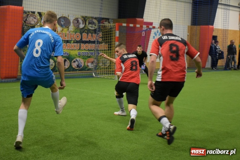 Zdjęcie w galerii na portalu naszraciborz.pl: LKS Tworków z Pucharem Wójta w Halowym Turnieju Piłki Nożnej  wiadomości z regionu