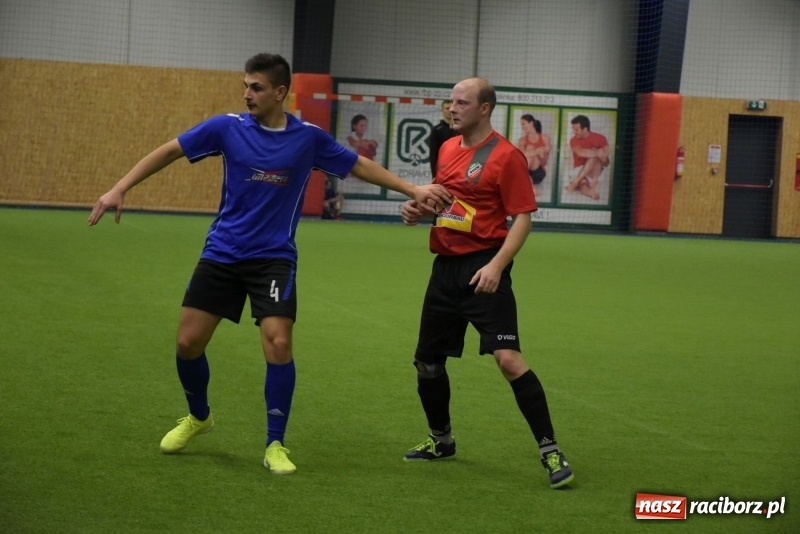 Zdjęcie w galerii na portalu naszraciborz.pl: LKS Tworków z Pucharem Wójta w Halowym Turnieju Piłki Nożnej  wiadomości z regionu