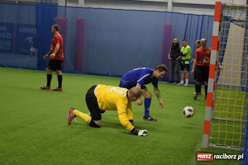 Zdjęcie w galerii na portalu naszraciborz.pl: LKS Tworków z Pucharem Wójta w Halowym Turnieju Piłki Nożnej  wiadomości z regionu