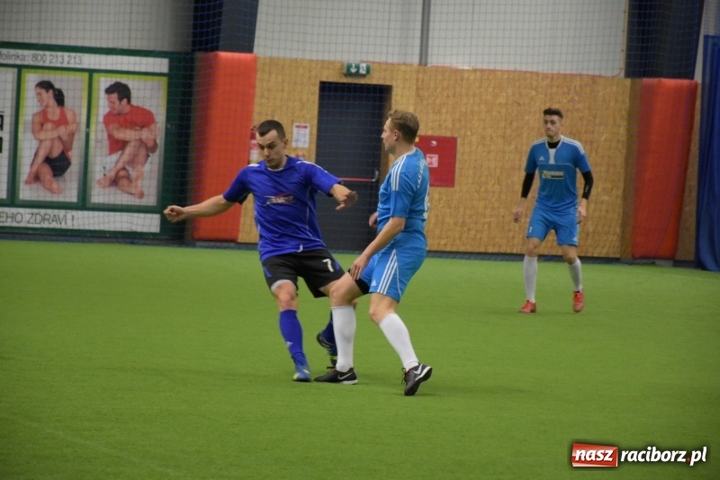 Zdjęcie w galerii na portalu naszraciborz.pl: LKS Tworków z Pucharem Wójta w Halowym Turnieju Piłki Nożnej  wiadomości z regionu