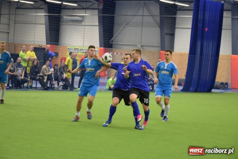 Zdjęcie w galerii na portalu naszraciborz.pl: LKS Tworków z Pucharem Wójta w Halowym Turnieju Piłki Nożnej  wiadomości z regionu