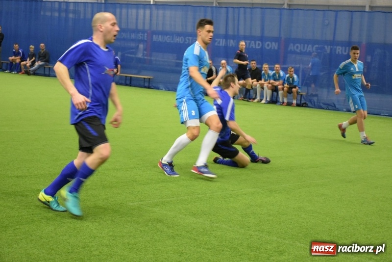 Zdjęcie w galerii na portalu naszraciborz.pl: LKS Tworków z Pucharem Wójta w Halowym Turnieju Piłki Nożnej  wiadomości z regionu