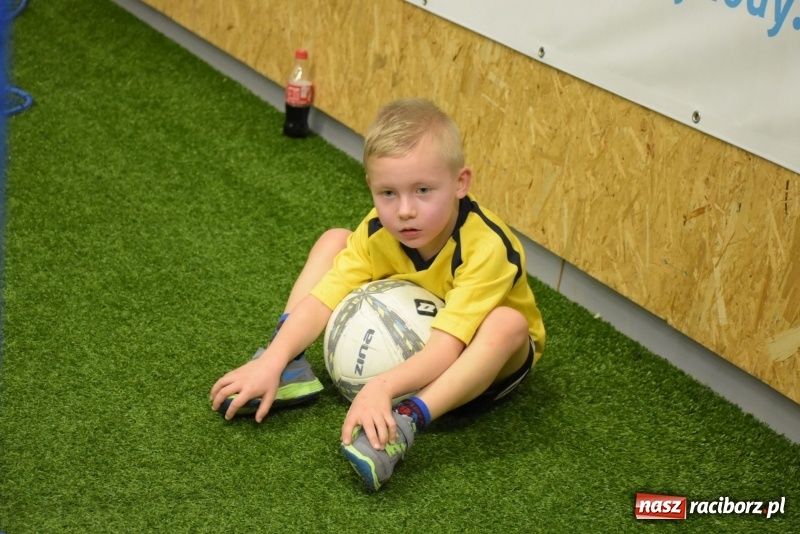 Zdjęcie w galerii na portalu naszraciborz.pl: LKS Tworków z Pucharem Wójta w Halowym Turnieju Piłki Nożnej  wiadomości z regionu