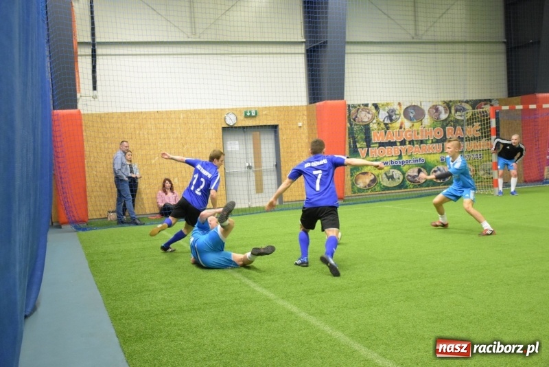 Zdjęcie w galerii na portalu naszraciborz.pl: LKS Tworków z Pucharem Wójta w Halowym Turnieju Piłki Nożnej  wiadomości z regionu
