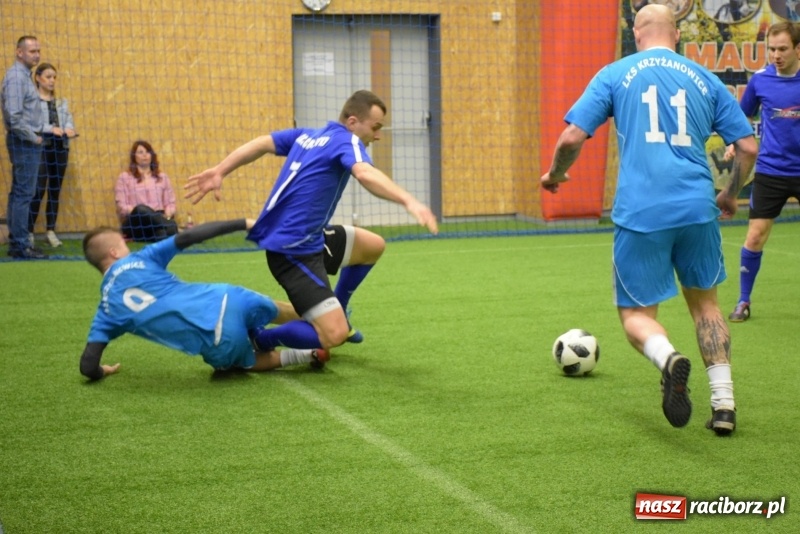 Zdjęcie w galerii na portalu naszraciborz.pl: LKS Tworków z Pucharem Wójta w Halowym Turnieju Piłki Nożnej  wiadomości z regionu