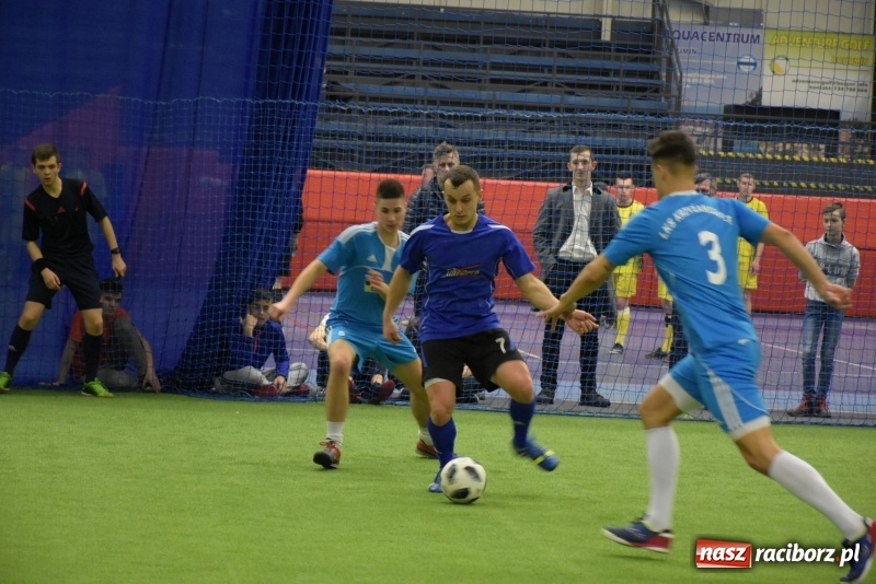 Zdjęcie w galerii na portalu naszraciborz.pl: LKS Tworków z Pucharem Wójta w Halowym Turnieju Piłki Nożnej  wiadomości z regionu