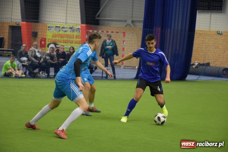 Zdjęcie w galerii na portalu naszraciborz.pl: LKS Tworków z Pucharem Wójta w Halowym Turnieju Piłki Nożnej  wiadomości z regionu