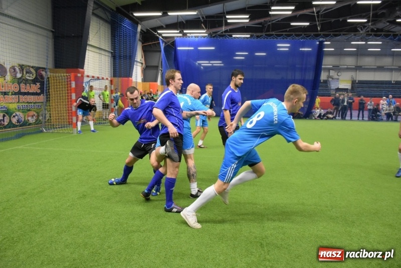 Zdjęcie w galerii na portalu naszraciborz.pl: LKS Tworków z Pucharem Wójta w Halowym Turnieju Piłki Nożnej  wiadomości z regionu