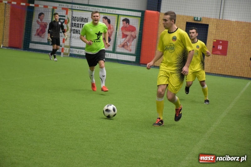 Zdjęcie w galerii na portalu naszraciborz.pl: LKS Tworków z Pucharem Wójta w Halowym Turnieju Piłki Nożnej  wiadomości z regionu